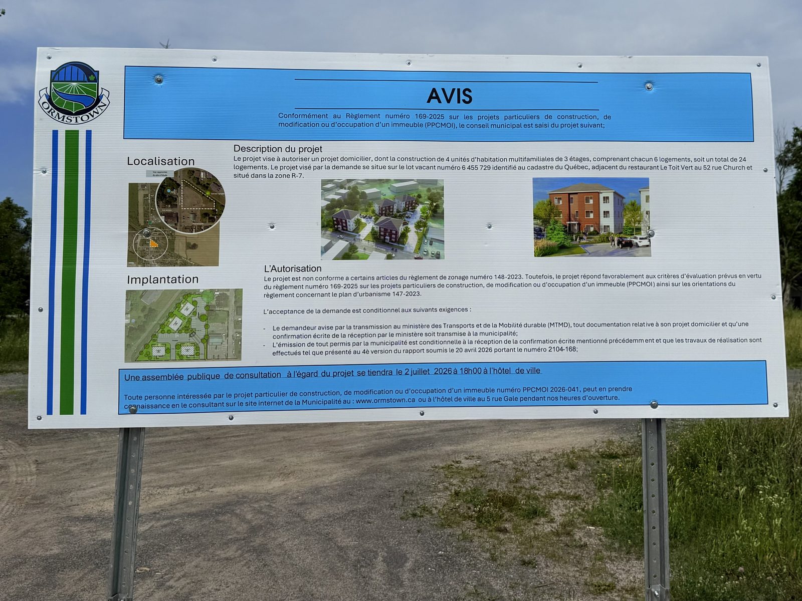 Municipal public notice sign on the vacant lot at 52 rue Church announcing PPCMOI 2026-041, a 24-unit development beside Le Toit Vert.